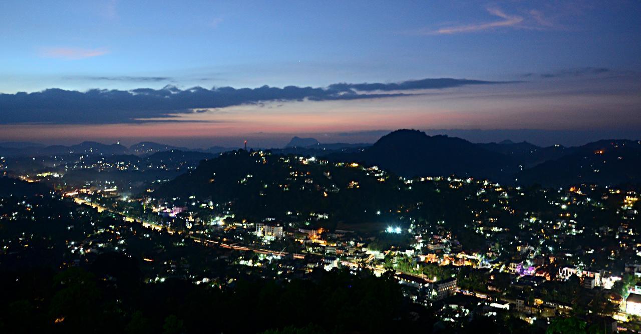 Lawan One Kandy Exterior photo
