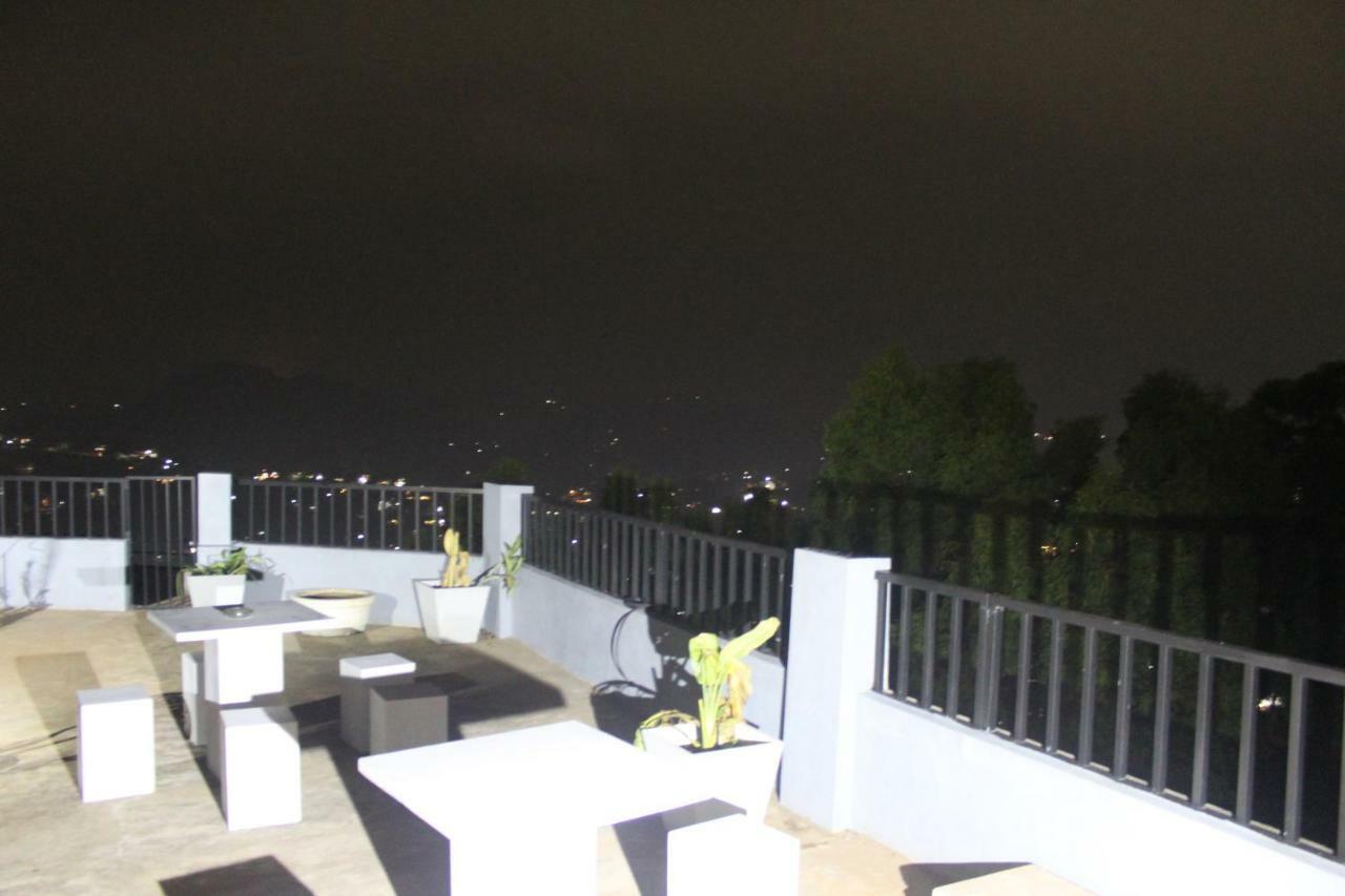 Lawan One Kandy Exterior photo